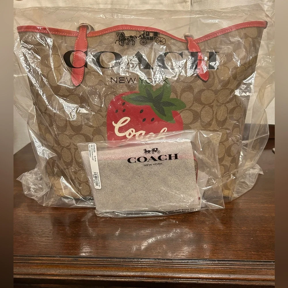 Coach Tan Khaki and Red Strawberry City Tote with Matching Zip Around Wallet NWT - Picture 7 of 8